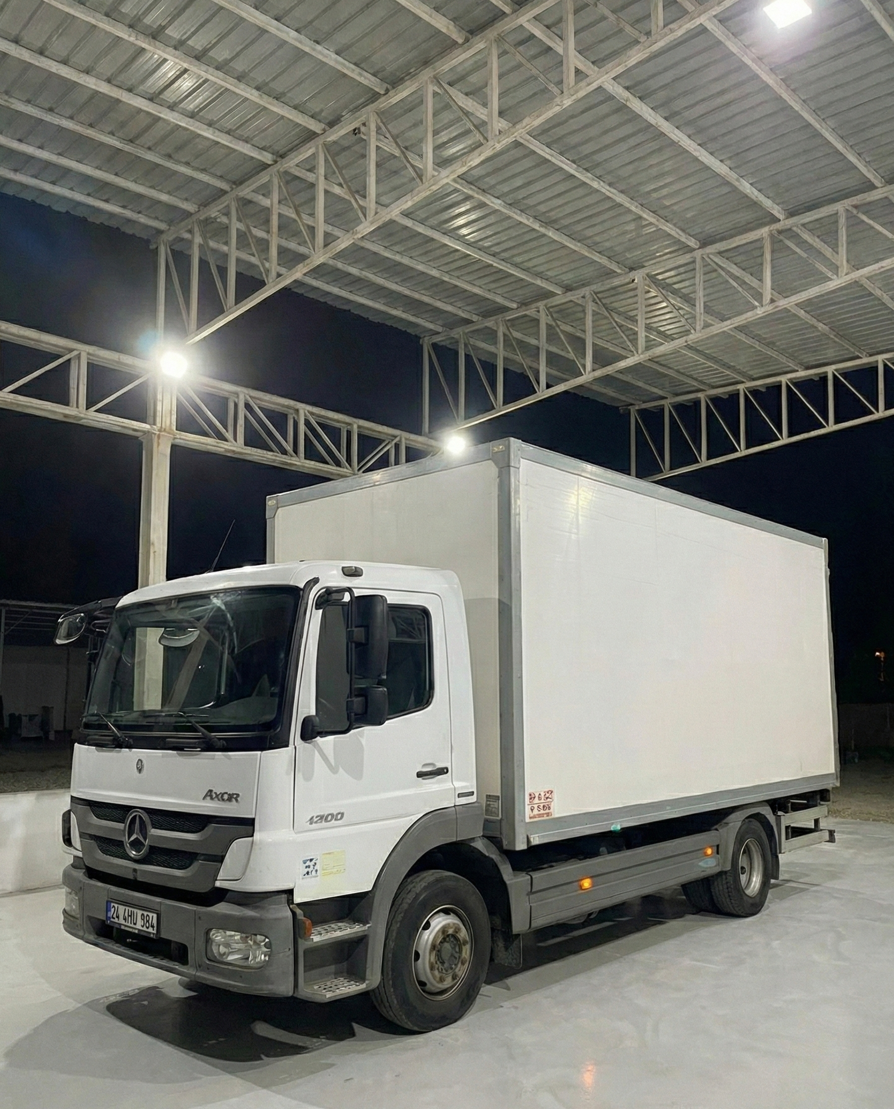 Mercedes Axor | Üstün Yalıtımlı Frigo Kasa